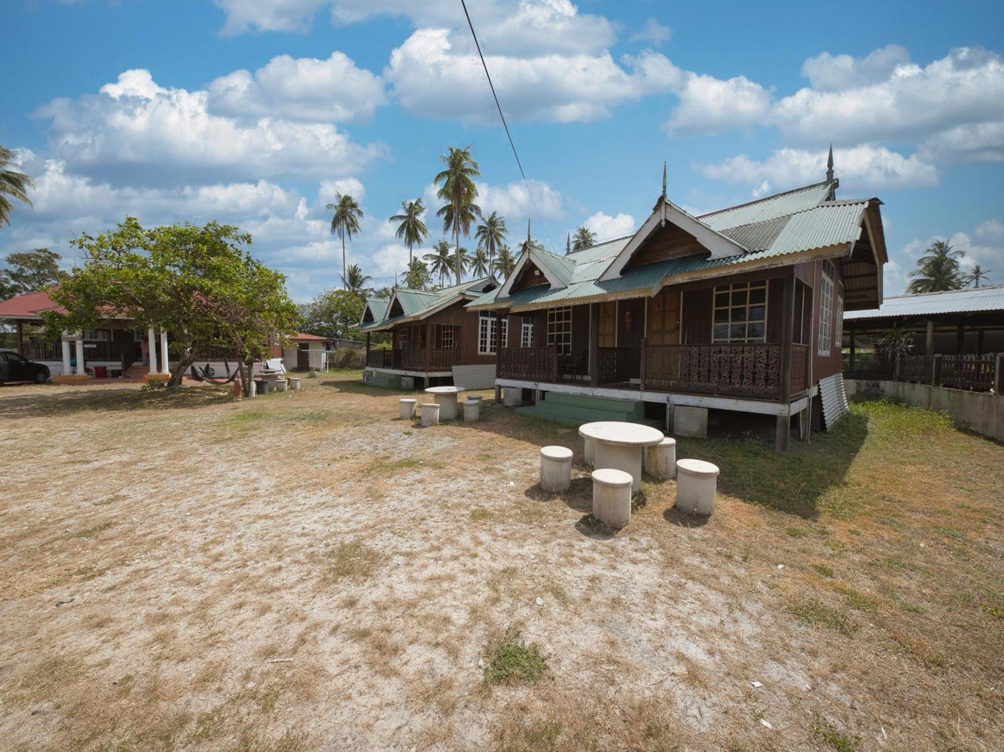 Oyo 90968 Teratak Samuderakita, Chalet & Guesthouse Kampong Gong Badak Exteriör bild